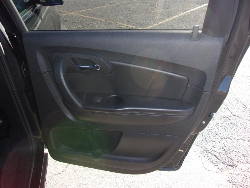 2011 Chevrolet Traverse LT photo 10 of 27 of 1gnkvged7bexample