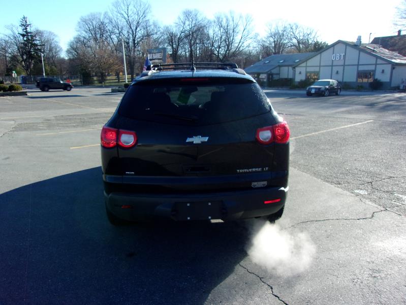 2011 Chevrolet Traverse LT photo 5 of 27 of 1gnkvged7bexample