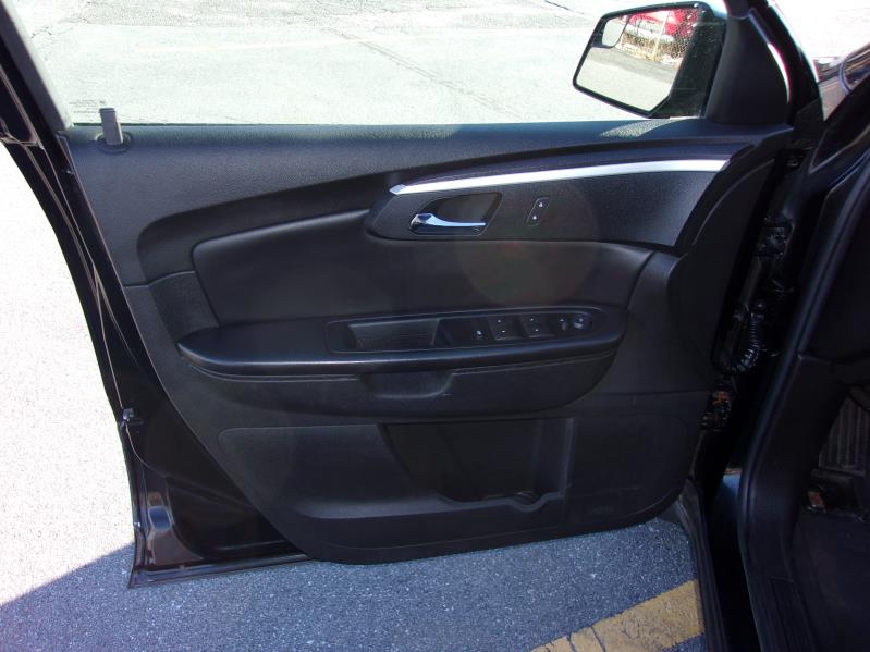 2011 Chevrolet Traverse LT photo 8 of 27 of 1gnkvged7bexample